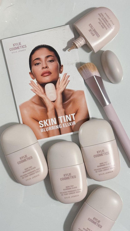 All-in-One Skin Blurring Tint with Blending Brush Duo (Glow, Moisturizer, Sunscreen & Foundation)