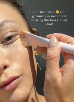 All-in-One Skin Blurring Tint with Blending Brush Duo (Glow, Moisturizer, Sunscreen & Foundation)