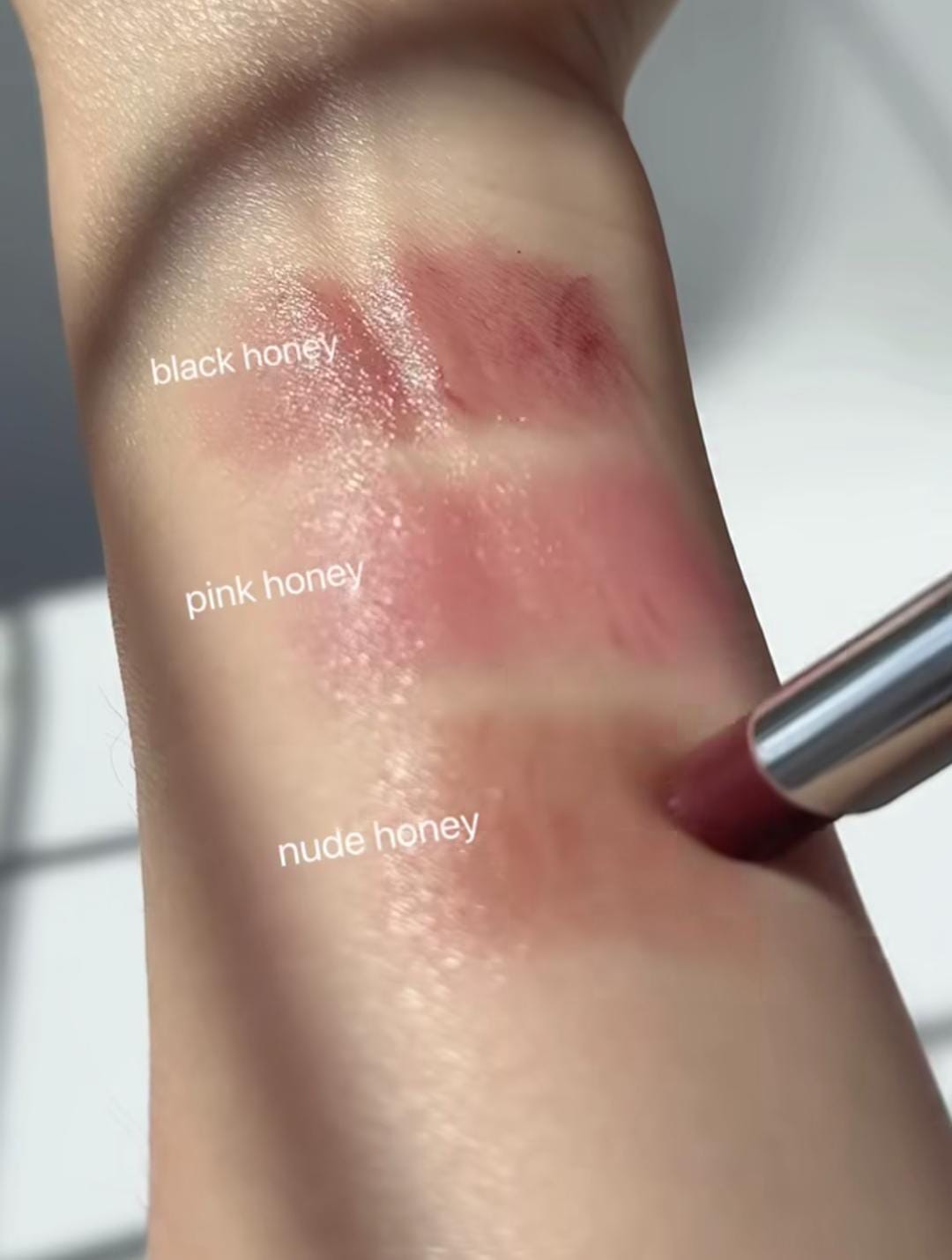 Clinique Almost Lipsticks - Hydrating & Long-lasting Natural Tint