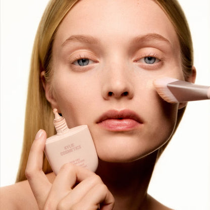 All-in-One Skin Blurring Tint with Blending Brush Duo (Glow, Moisturizer, Sunscreen & Foundation)